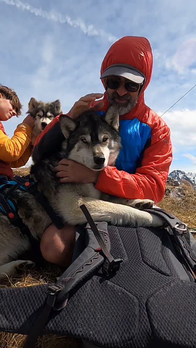 Bucket list 🏔️🐾🐺 
.
ending up in a true friendship 🌈🍀♥️
.
🙏😘 @boldmarty & Zac
.
Experience your instincts 🐺, and color 🌈 your mind.
. 
🔗 mountainhusky.com 
.
🐺🏔️🎦 @basecamp_gramais @hubslindner 
#bergschulelechtal #huskymountaineering 
.
powered by 
🔥 @kreatur.work 
🔥 @hagan_ski 
🔥 @zaniergloves 
🔥 @pokusa_for_health_de 
🔥 @sledwork.de 
🔥 @scarpa_at 
🔥 @scarpa_world 
🔥 @benglerwald_berg_chaletdorf 
🔥 @tri_hannes 
.
#noplacetoofar 
#pureskimountaineering 
#mymountainpassion